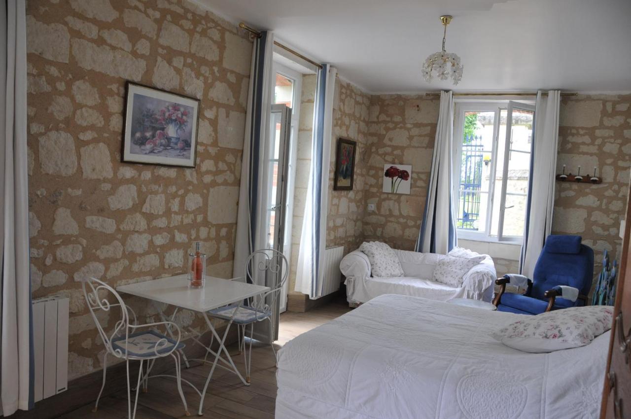 Petite Maison Des Roses - Gite 2 Personnes Brain-sur-Allonnes Ngoại thất bức ảnh