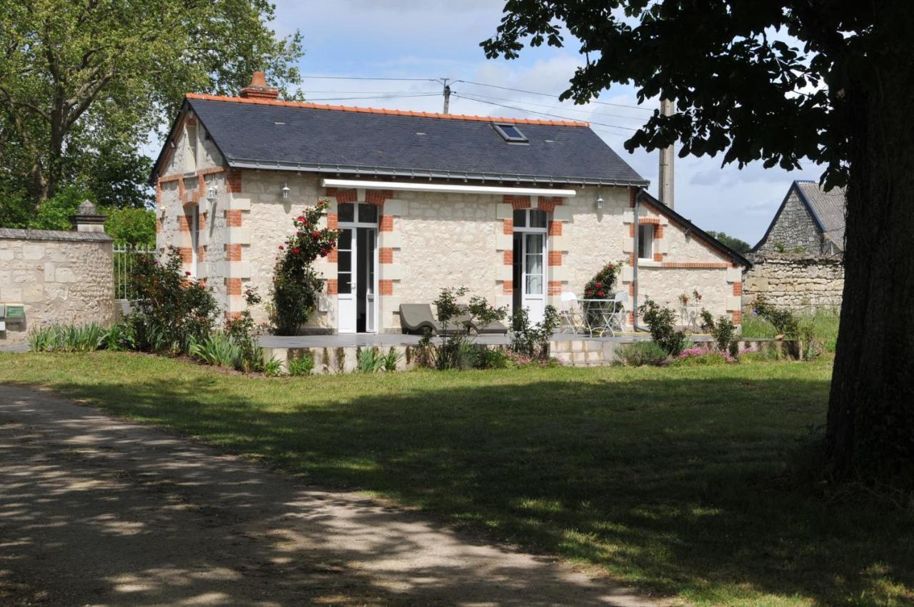Petite Maison Des Roses - Gite 2 Personnes Brain-sur-Allonnes Ngoại thất bức ảnh