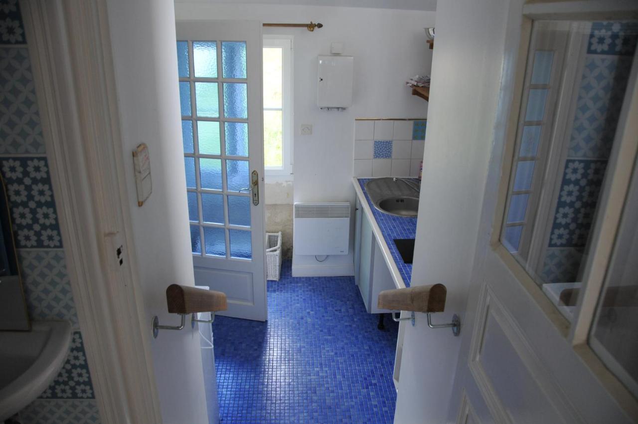 Petite Maison Des Roses - Gite 2 Personnes Brain-sur-Allonnes Ngoại thất bức ảnh